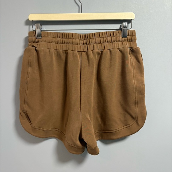 Varley - Ollie High Rise Shorts - Picture 4 of 8